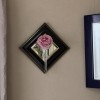 壁掛け仏壇「鏡壇ミラリエ」に今日（9/26）の誕生花の「紫色の薔薇（マダム・タカギ）」を飾ってみました。