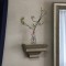 壁掛け仏壇「鏡壇ミラリエ」に 「カンガルーポー」の花を 飾ってみました。