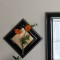 壁掛け仏壇「鏡壇ミラリエ」に今日（10/20）の誕生花の「オレンジコスモス」の花を飾ってみました。