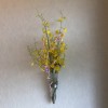 壁掛け仏壇「鏡壇ミラリエ」に今日（11/4）の誕生花のオンジュームを飾ってみました。