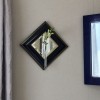 壁掛け仏壇「鏡壇ミラリエ」に今日（12/2）の誕生花白いキンギョソウ（金魚草）を飾ってみました。