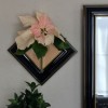壁掛け仏壇「鏡壇ミラリエ」に今日（12/4）の誕生花の「ポインセチア」を飾ってみました。