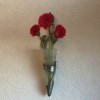 壁掛け仏壇「鏡壇ミラリエ」に今日（1/9）の誕生花の「赤いガーベラ」を飾ってみました。
