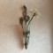 壁掛け仏壇「鏡壇ミラリエ」に今日（2/27）の誕生花の「オーニソガラム」を飾ってみました。