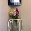 壁掛け仏壇「鏡壇ミラリエ」に今日（5/26）の誕生花の「キンギョソウ（金魚草）」を飾ってみました。