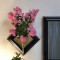 壁掛け仏壇「鏡壇ミラリエ」に今日（8/29）の誕生花の「サルスベリ（百日紅）」を飾ってみました。