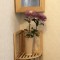 壁掛け仏壇「鏡壇ミラリエ」に今日（9/13）の誕生花の「一輪咲きの菊（アナスタシア）」を飾ってみました。
