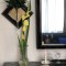 壁掛け仏壇「鏡壇ミラリエ」に今日（10/24）の誕生花の「グラジオラス」を飾ってみました。
