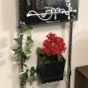 壁掛け仏壇「鏡壇ミラリエ」に今日（12/1）の誕生花の「カスミソウ（紅弁慶）」を飾ってみました。