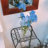 壁掛け仏壇「鏡壇ミラリエ」に今日（5/2）の誕生花の「青いデルフィニウム（鈴蘭）」を飾ってみました。