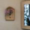 壁掛け仏壇「鏡壇ミラリエ」に今日（5/7）の誕生花の「ツツジ（躑躅）」を飾ってみました。