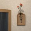 壁掛け仏壇「鏡壇ミラリエ」に今日（12/17）の誕生花の「カーネーション（麝香撫子）」を飾ってみました。