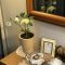壁掛け仏壇「鏡壇ミラリエ」に今日（3/6）の誕生花の薄緑色のクリスマスローズ（寒芍薬）」を飾ってみました。