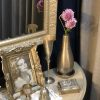 壁掛け仏壇「鏡壇ミラリエ」に今日（4/12）の誕生花の「スカビオサ（松虫草）」を飾ってみました。