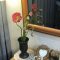 壁掛け仏壇「鏡壇ミラリエ」に今日（7/30）の誕生花の「赤いポピー（芥子）」を飾ってみました。