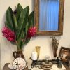 壁掛け仏壇「鏡壇ミラリエ」に今日（8/16）の誕生花の「レッドジンジャー（赤穂月桃）」を飾ってみました。
