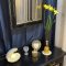 壁掛け仏壇「鏡壇ミラリエ」に今日（1/18）の誕生花の「黄色のフリージア（香雪蘭）」を飾ってみました。