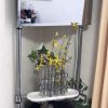 壁掛け仏壇「鏡壇ミラリエ」に今日（1/10）の誕生花の「レンギョウ（連翹）」を飾ってみました。