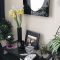 壁掛け仏壇「鏡壇ミラリエ」に今日（4/11）の誕生花の「ダッチアイリス（阿蘭陀菖蒲）」を飾ってみました。