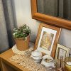 壁掛け仏壇「鏡壇ミラリエ」に今日（10/6）の誕生花の「アリッサム（庭薺）」を飾ってみました。