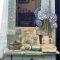 壁掛け仏壇「鏡壇ミラリエ」に今日（6/2）の誕生花の「青いアジサイ（紫陽花）」 を飾ってみました。