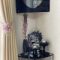 壁掛け仏壇「鏡壇ミラリエ」に今日（8/4）の誕生花の「パイナップルリリー（星万年青）」 を飾ってみました。